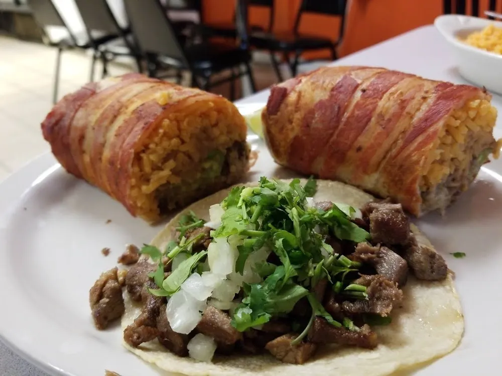 Taco De Lengua Y Burrito Guiri Guiri